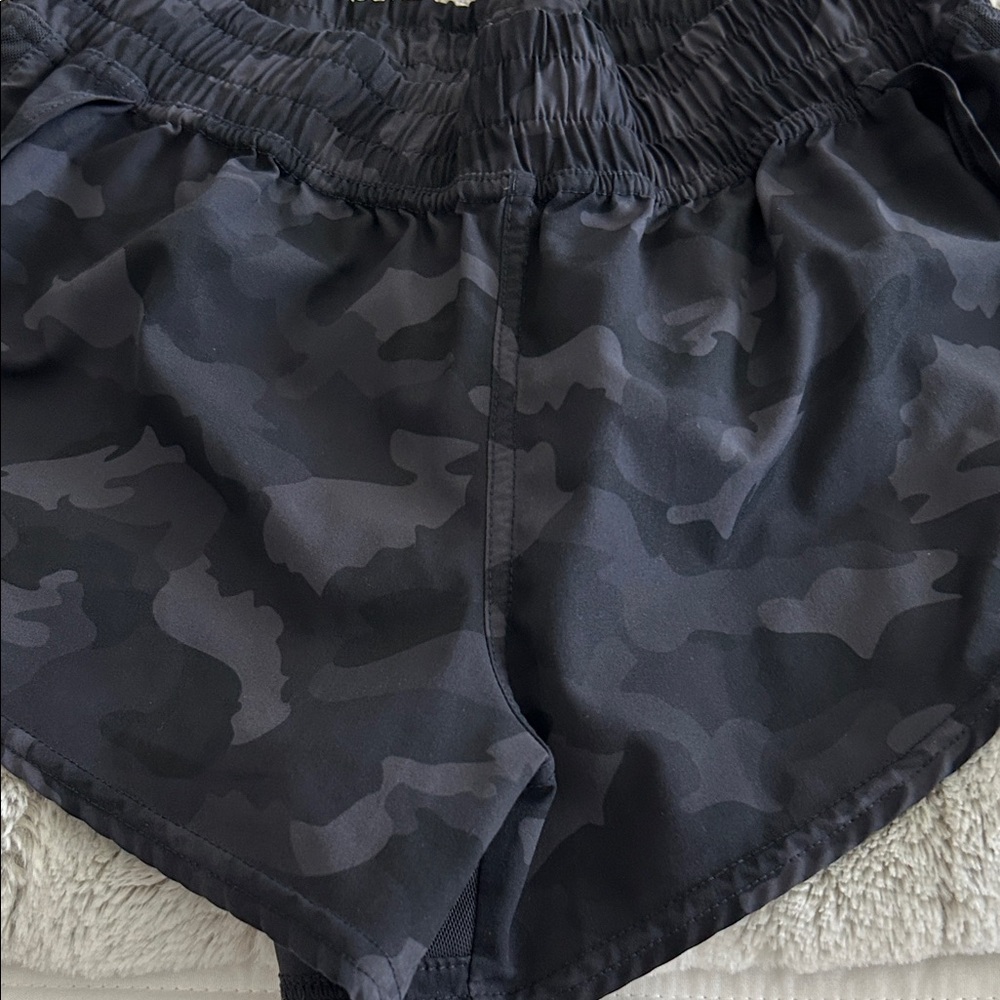 Youth XS Camo Black Shorts